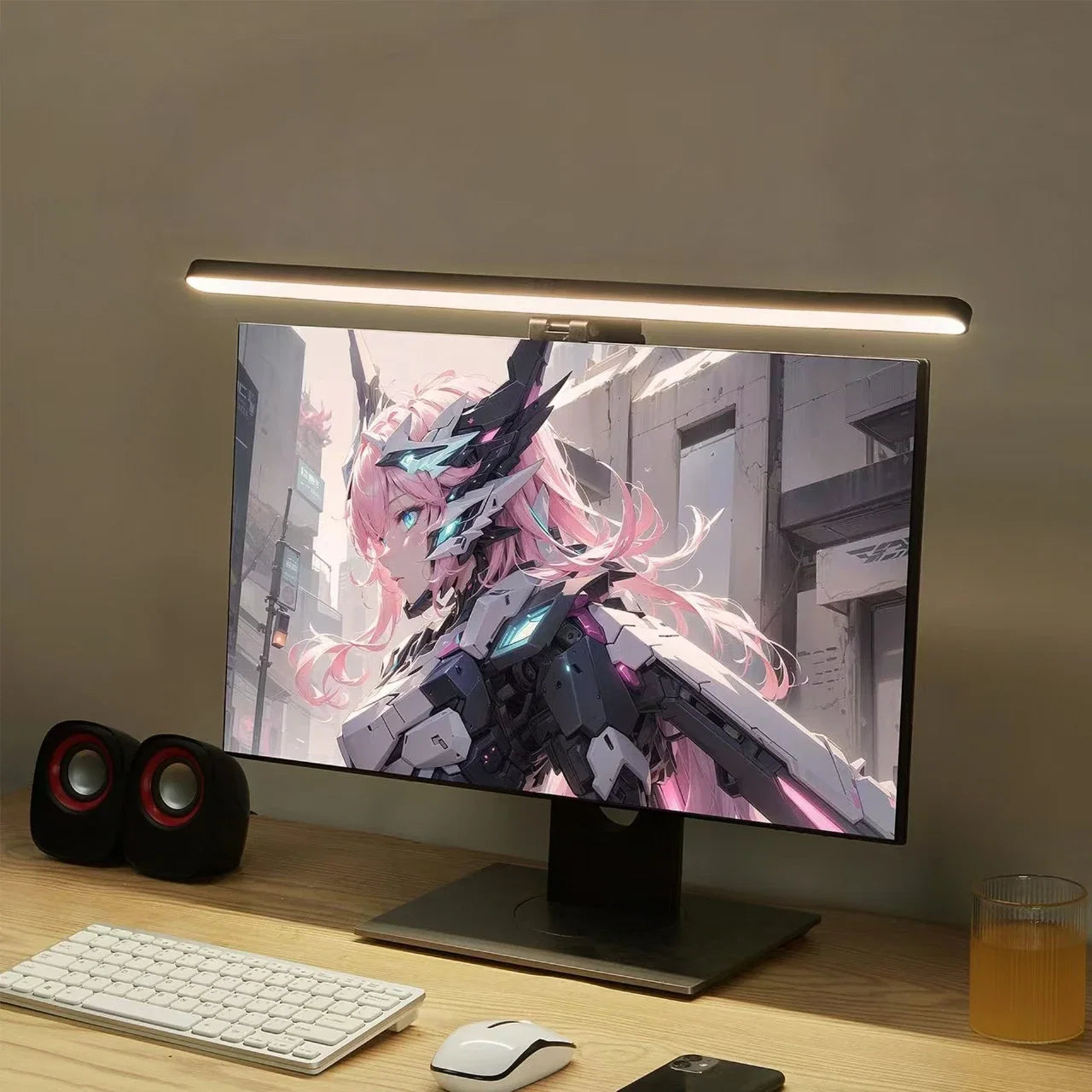 Barre lumineuse RGB sur écran gaming — éclairage de setup PC
