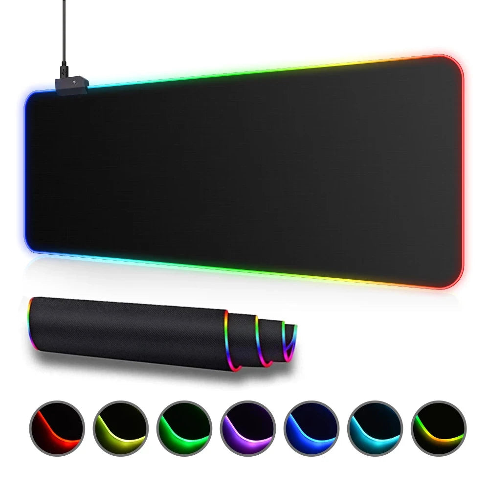Tapis de souris XXL RGB rétroéclairé sur un bureau gaming