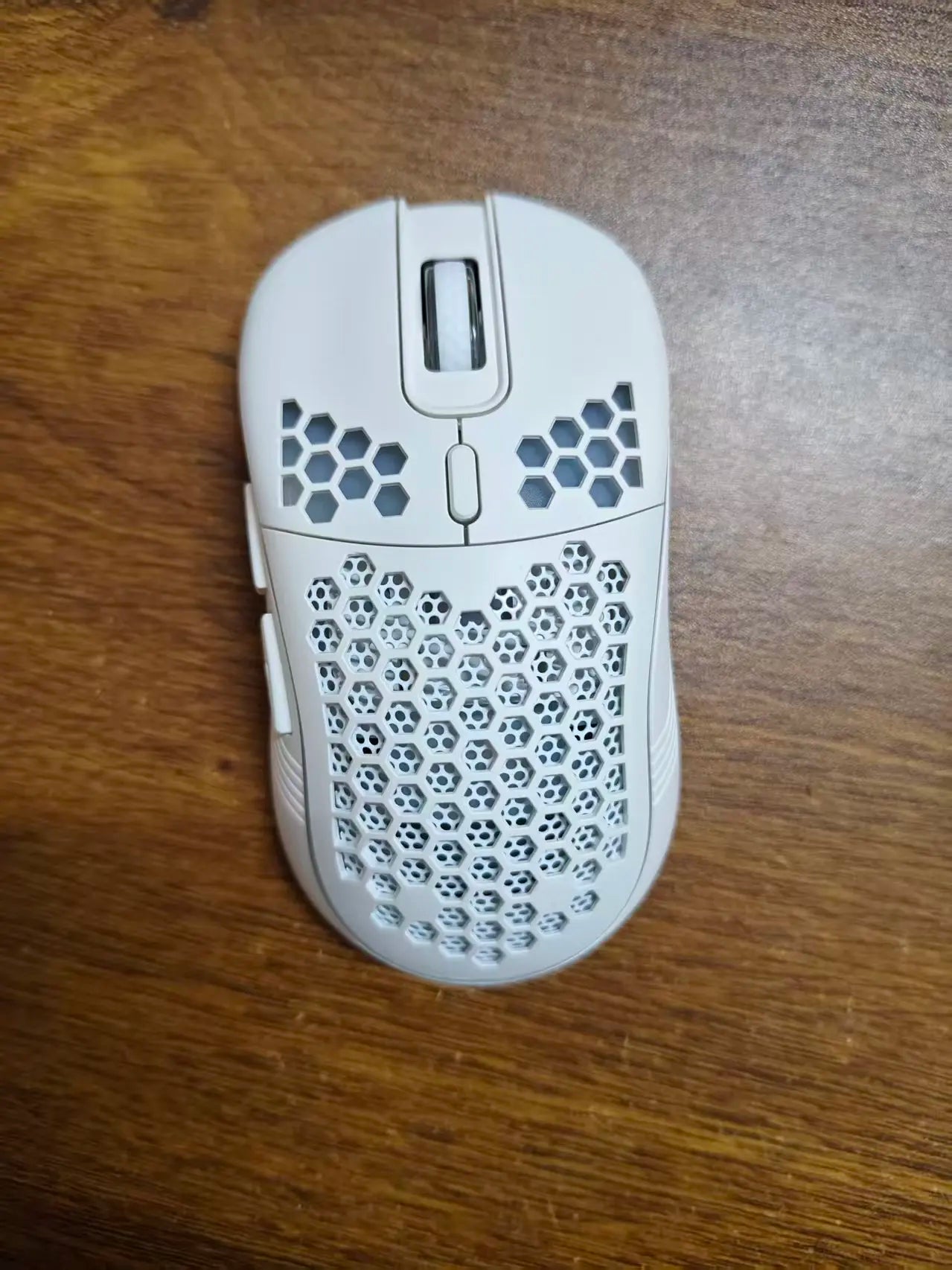 Souris Gaming Sans Fil RGB - Coque Nid d'Abeille Ultra Légère
